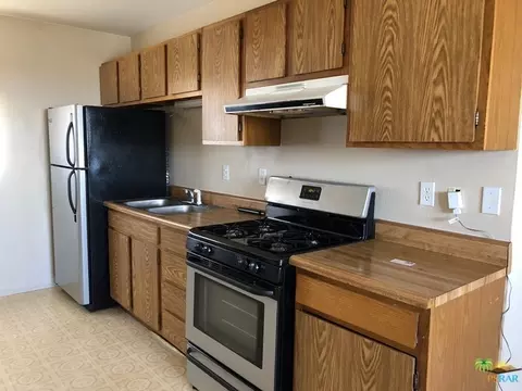 5424 Morongo Rd, Twentynine Palms, CA 92277 photo 2