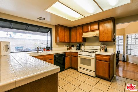 2454 Greenwich Dr, Fullerton, CA 92833 photo 8