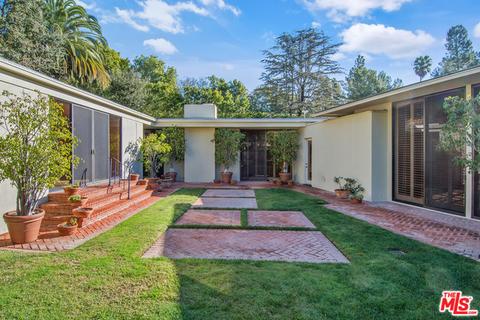 1007 Summit Dr, Beverly Hills, CA 90210 photo 24