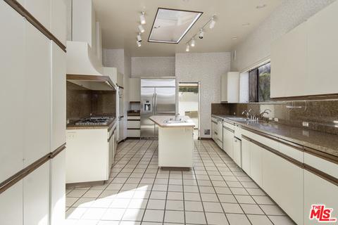 1007 Summit Dr, Beverly Hills, CA 90210 photo 9