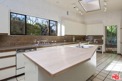 1007 Summit Dr, Beverly Hills, CA 90210 photo 10