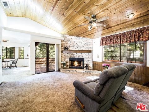 23640 Scenic Dr, Crestline, CA 92325 photo 3