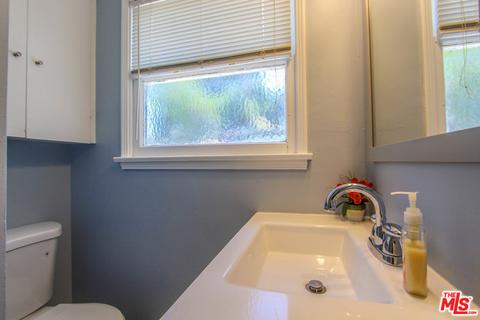 7324 Capps Ave, Reseda, CA 91335 photo 21