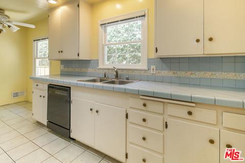 867 E Mountain St, Glendale, CA 91207 photo 14