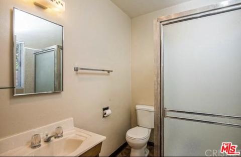 8039 Hatillo Ave, Winnetka, CA 91306 photo 3