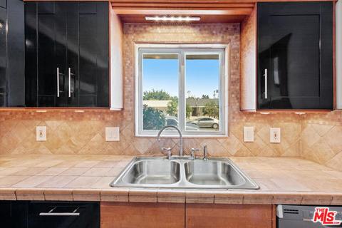 15028 Marlin Pl, Van Nuys, CA 91405 photo 3