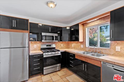 15028 Marlin Pl, Van Nuys, CA 91405 photo 2