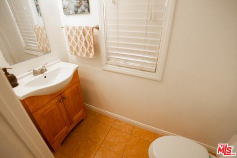 16226 Hunsaker Ave, Paramount, CA 90723 photo 5