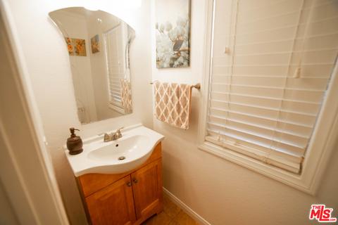 16226 Hunsaker Ave, Paramount, CA 90723 photo 4