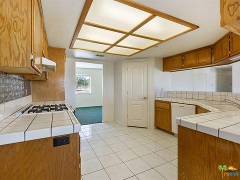 9226 Avenal Rd, Phelan, CA 92371 photo 10