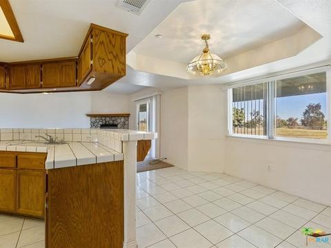 9226 Avenal Rd, Phelan, CA 92371 photo 9