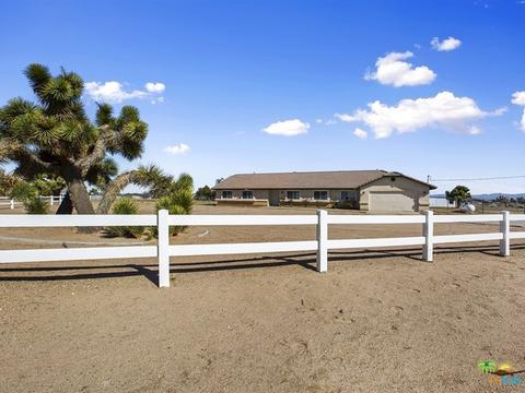 9226 Avenal Rd, Phelan, CA 92371 photo 2