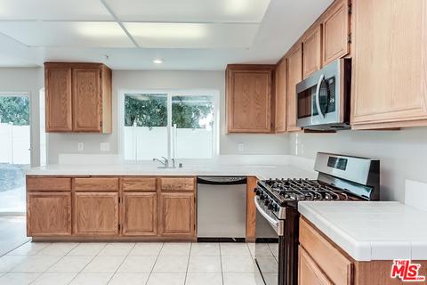 7904 Ruby Ct, Highland, CA 92346 photo 8
