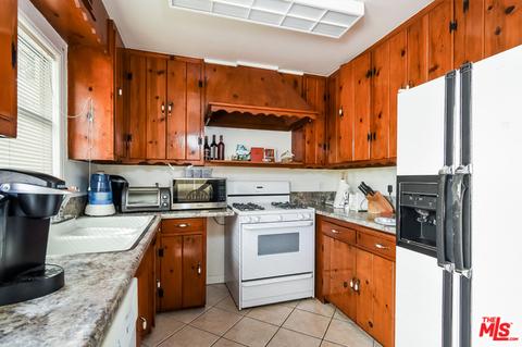 25252 De Wolfe Rd, Newhall, CA 91321 photo 4