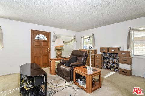 25252 De Wolfe Rd, Newhall, CA 91321 photo 3