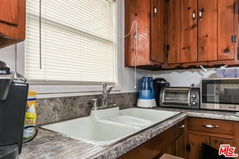25252 De Wolfe Rd, Newhall, CA 91321 photo 5