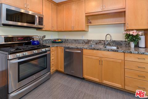 801 E Mendocino St #3A, Altadena, CA 91001 photo 2