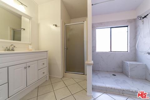 32055 Emerald Ln, Castaic, CA 91384 photo 3