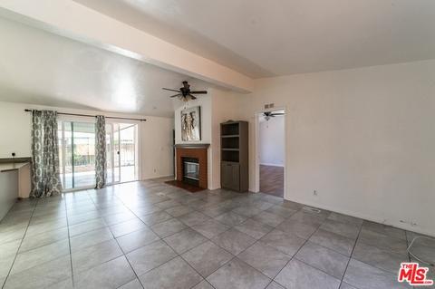 32055 Emerald Ln, Castaic, CA 91384 photo 2