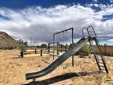 58575 Gerrie Ln, Landers, CA 92285 photo 12