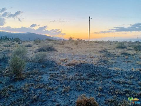 1324 Windward, Thermal, CA 92274 photo 2