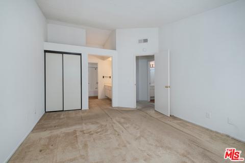 180 Racquet Club Dr, Compton, CA 90220 photo 17