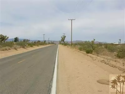 825 Covelo Ave, Landers, CA 92285 photo 3