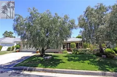 50 Sutton Pl E, Palm Desert, CA 92211 photo 2