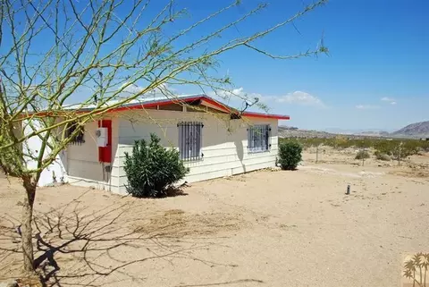 56426 Lilac Ln, Landers, CA 92285 photo 2