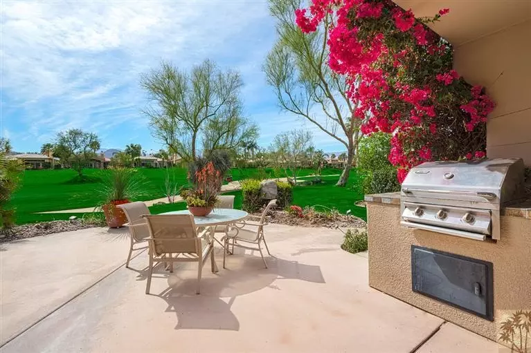  851 Mesa Grande Drive Dr, Palm Desert, CA 92211 photo 2