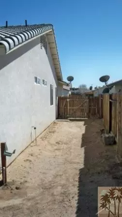 423 E Chaparral Dr, Blythe, CA 92225 photo 2