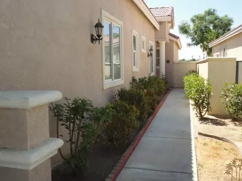 49473 Wayne St, Indio, CA 92201 photo 2