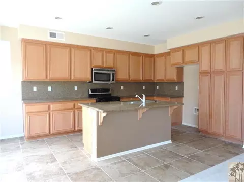 73 Ivory Ave, Beaumont, CA 92223 photo 2