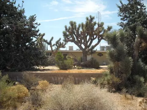4975 Redding Dr, Yucca Valley, CA 92284 photo 2