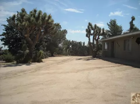 4975 Redding Dr, Yucca Valley, CA 92284 photo 4
