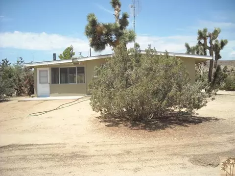 4975 Redding Dr, Yucca Valley, CA 92284 photo 5