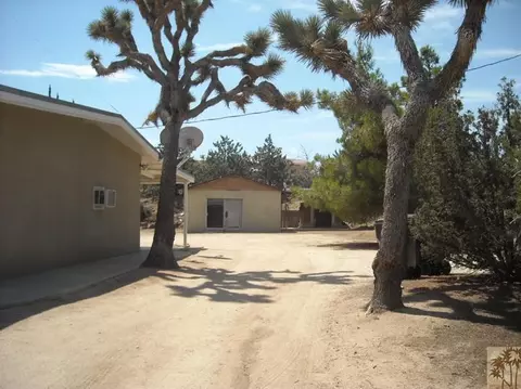 4975 Redding Dr, Yucca Valley, CA 92284 photo 6