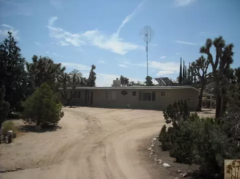 4975 Redding Dr, Yucca Valley, CA 92284 photo 3