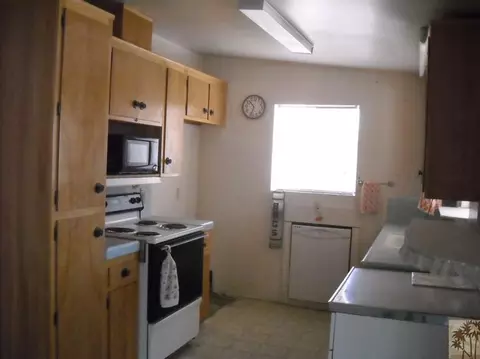 4975 Redding Dr, Yucca Valley, CA 92284 photo 10