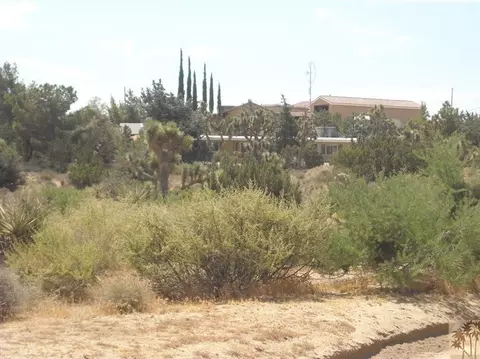 4975 Redding Dr, Yucca Valley, CA 92284 photo 1