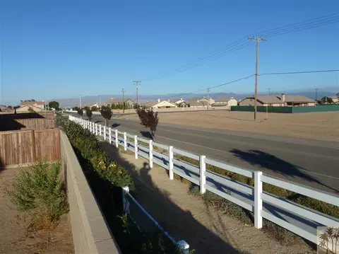 13259 Mammoth St, Hesperia, CA 92344 photo 5