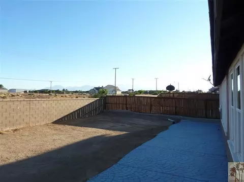 13259 Mammoth St, Hesperia, CA 92344 photo 9