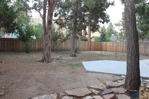 333 Grenfall Ln, Big Bear City, CA 92314 photo 9