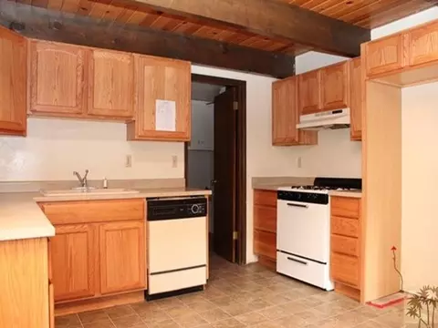 333 Grenfall Ln, Big Bear City, CA 92314 photo 3