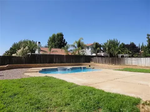 1739 Miranda Ln, Beaumont, CA 92223 photo 2