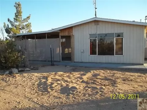 555 Polands Way, Landers, CA 92285 photo 1