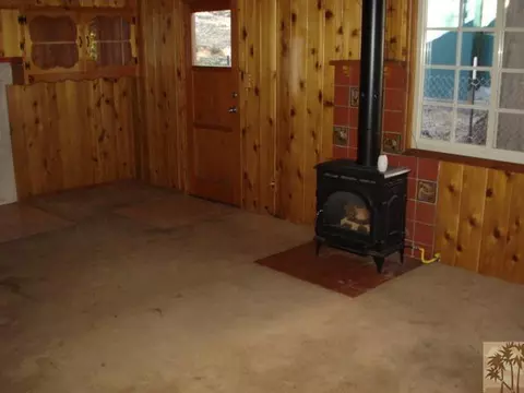 470 Iris Dr, Twin Peaks, CA 92391 photo 2