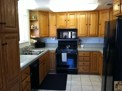 45472 Yale St, Indio, CA 92201 photo 2