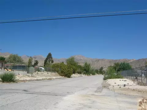 49520 Park Ave, Morongo Valley, CA 92256 photo 2