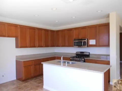 11256 Shore Ct, Beaumont, CA 92223 photo 2